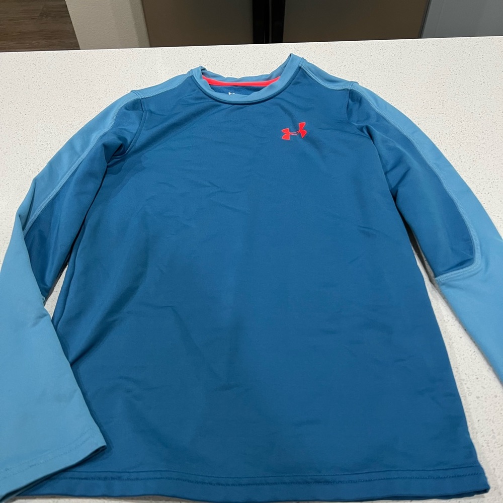 Warm long sleeve under armor size medium boys shirt
